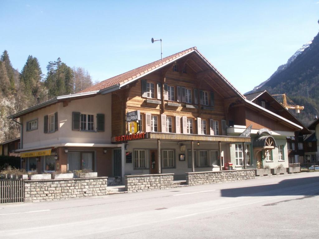 Hotel-Restaurant Alpina Innertkirchen Exterior foto